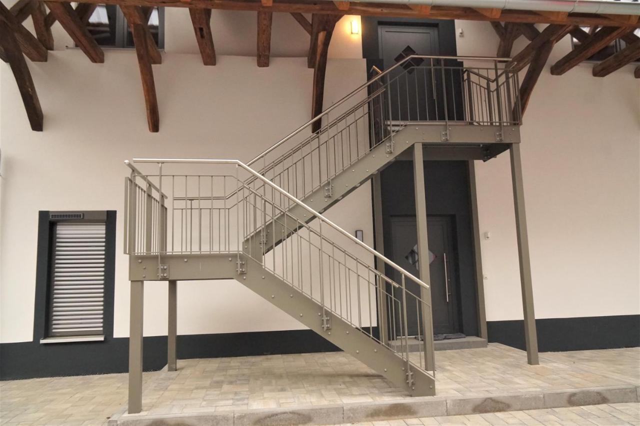 Galerie-Wohnung I Sanierter Pferdestall I Europapark I Boxspring I Nespresso Kippenheim Luaran gambar