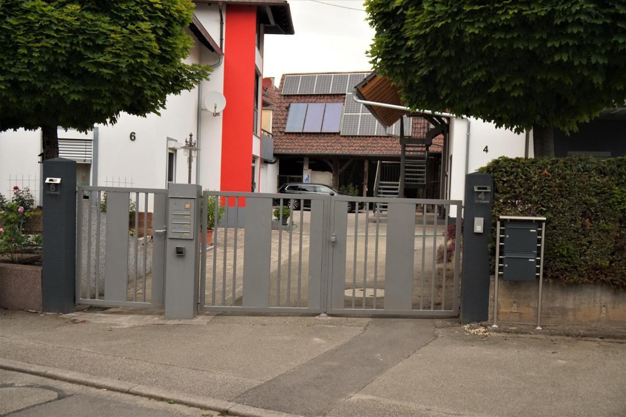 Galerie-Wohnung I Sanierter Pferdestall I Europapark I Boxspring I Nespresso Kippenheim Luaran gambar